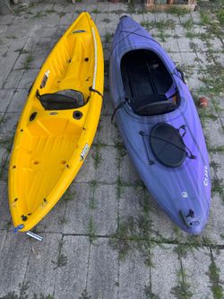 2 kayaks