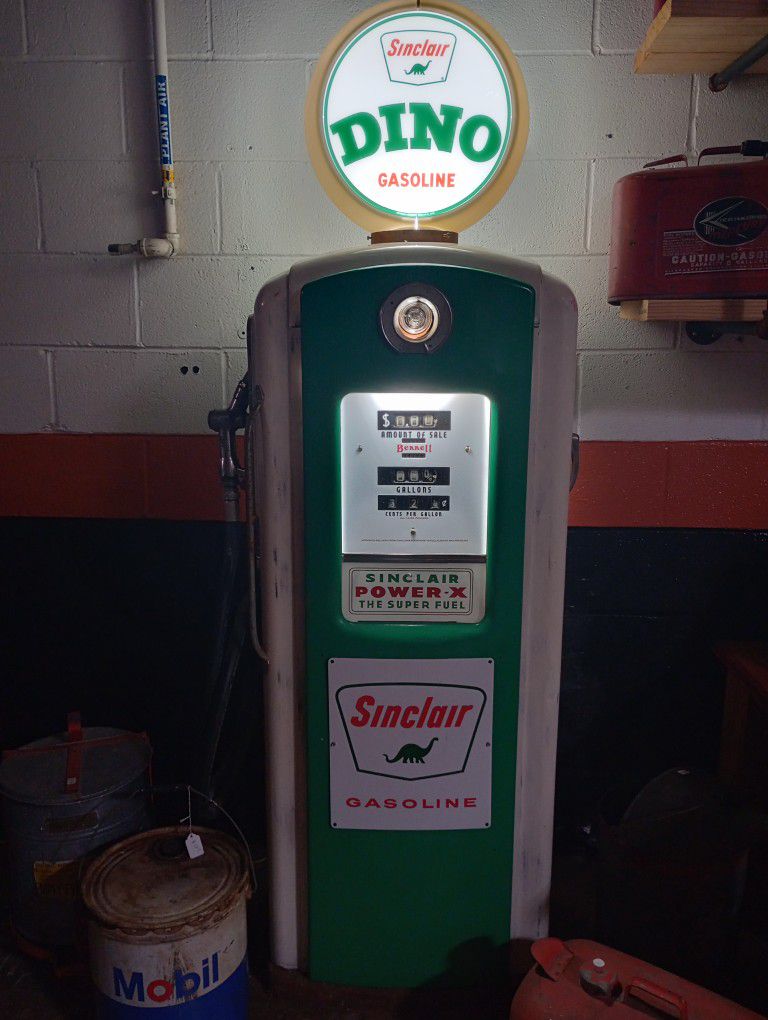 Bennett Dino Sinclair Gas Pump