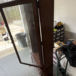 Classic Eight-gun Glass Door Display Cabinet