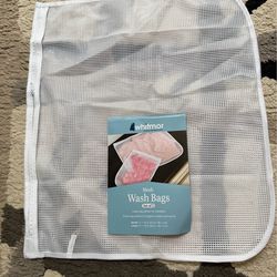 Whitmor Mesh Wash Bag (1) - White