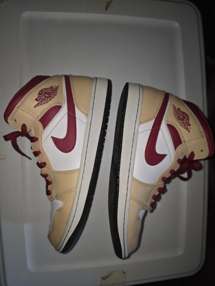 8.5 Men's Air Jordan 1 Mid White Onyx Light Curry