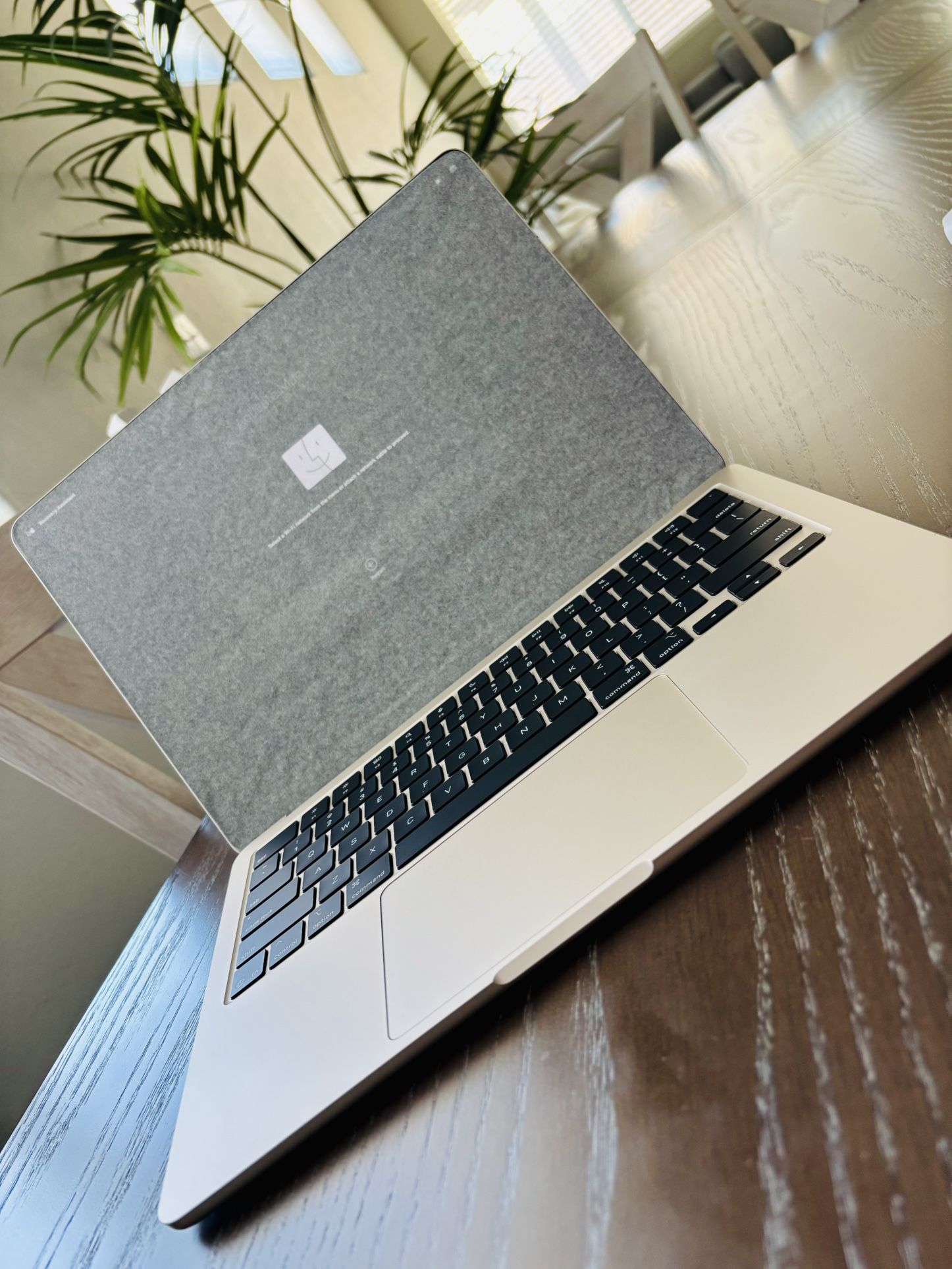 Apple MacBook Air 13-inch M4 Chip! 16GB, 512GB! Brand New! Starlight Color! Wrap Still On