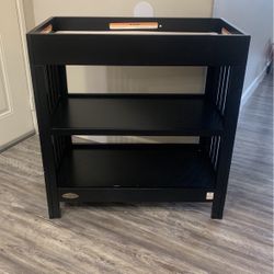 Graco Baby Changing Table - black