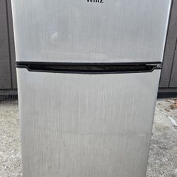 Willz Mini Refrigerator with Freezer