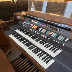Hammond Organ, Pedals,Leslie & Bench w/storage