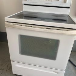 White stove Whirlpool 