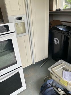 Double door refrigerator