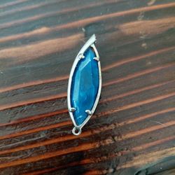 Kendra Scott Pendant 