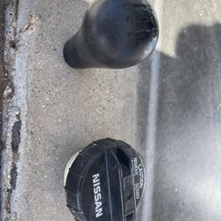1995 Nissan Pick Up Shift Knob And Gas Cap