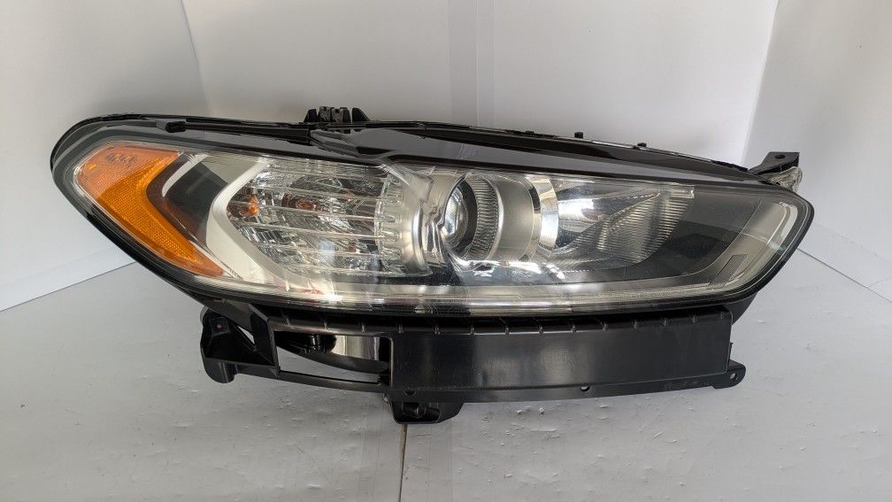2013-2016 OEM Ford Fusion Halogen Headlight Right Passenger Side