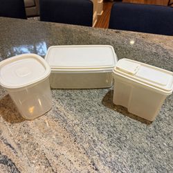 Vintage Rubbermaid Servín’ Saver Food Storage Containers – 4, 6 & 12 Cup w/ Lids