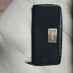 Michael Kors Zipper Wallet