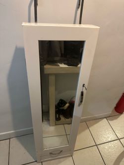 Over door mirror/ jewelry organizer