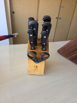 Henkle cutlery set with stand