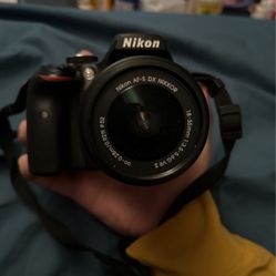 Nikon D3400 with AF-S Nikkor 18-55mm Lens