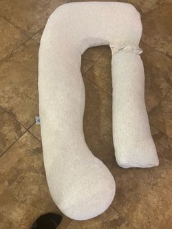 Body pillow especially for a pregnant woman