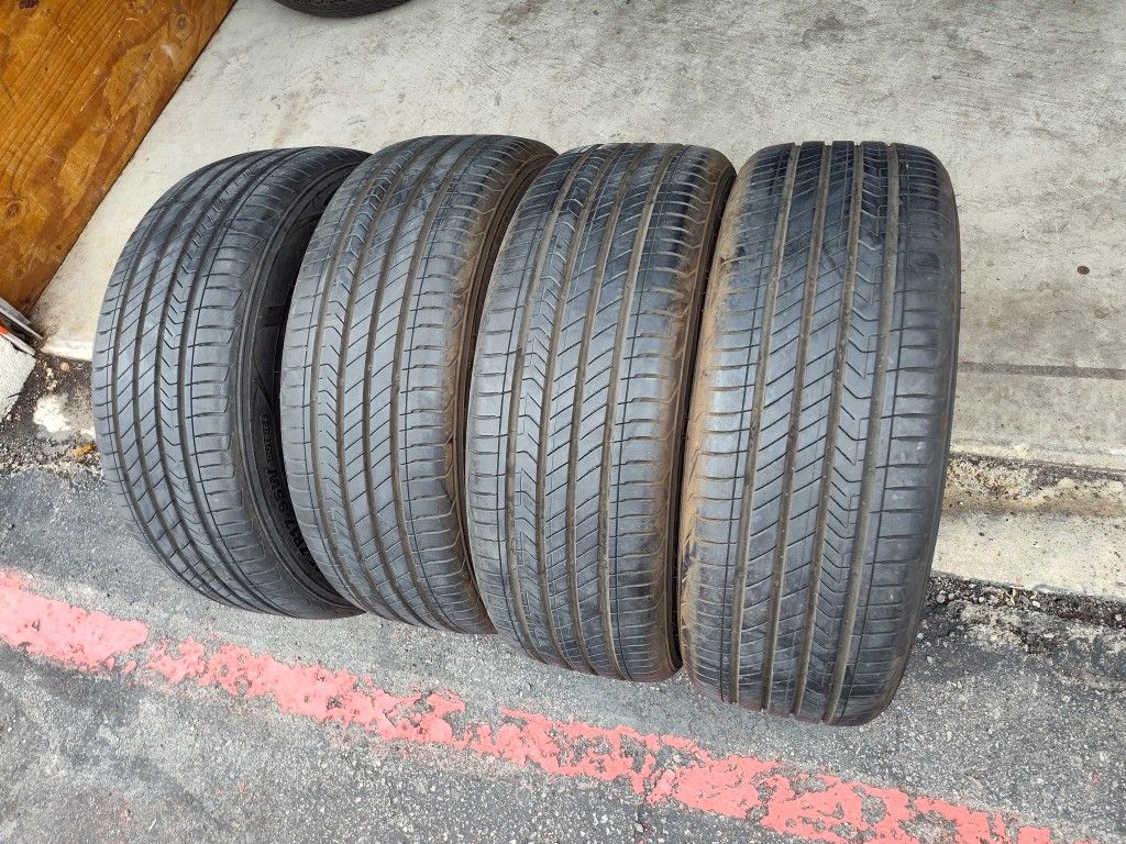 Like New 17" Kumho Majesty Tires