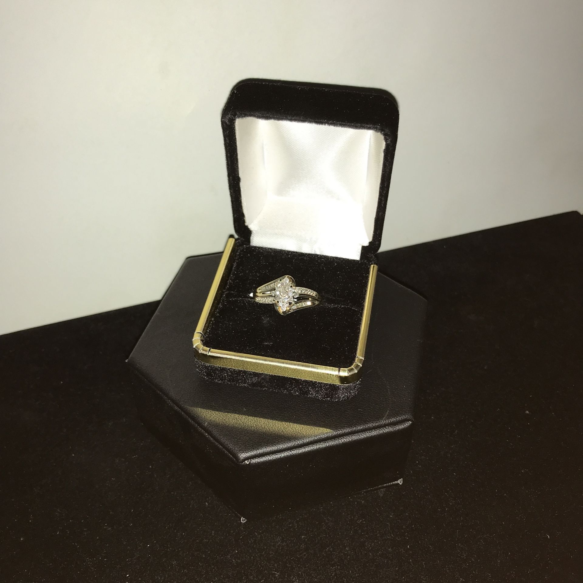 33429-1 10KYG LDS MARQ CENTER SHAPED DIAMOND CLUSTER RING 