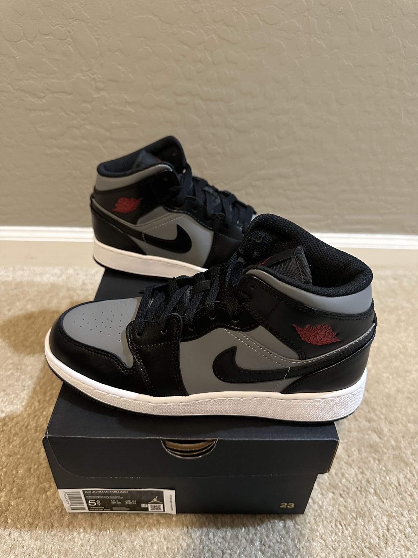 Brand New Jordan 1 Nike Retro Mid Red Shadow GS Boy’s Size 5.5