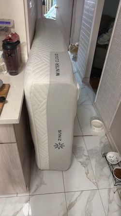 TWIN MATTRESS USED LIGHTLY
