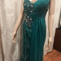 Gown very pretty i used once, size 6.