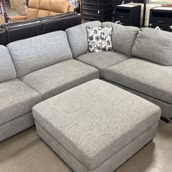 Maycen Grey Sectional 