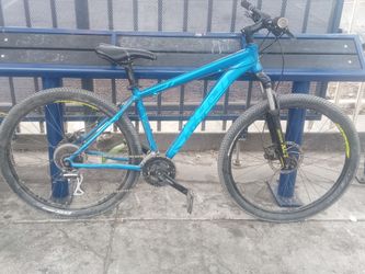 Fuji Nevada 27.5 1.5 Mountain Bike