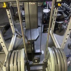 Cage With Adjustable Pulley System 