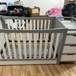Graco crib And Changing Table