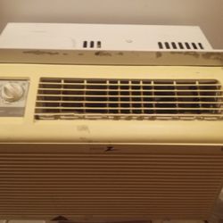 5000 BTU WINDOW AC Works Great NO SIDE PANELS 