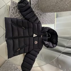 Moncler enfant navy blue jacket w hood size 2T