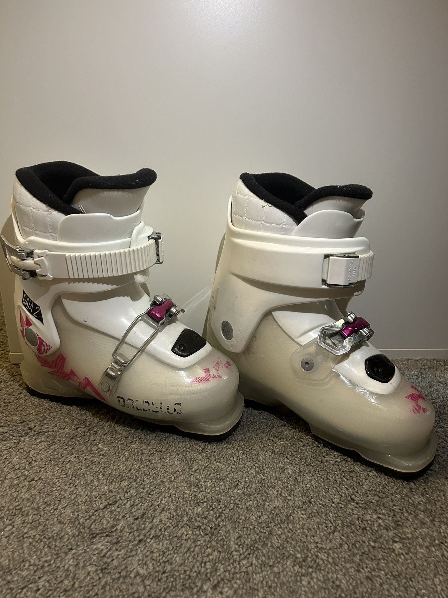 Dalbello Gaia 2 Girls Ski Boots – Adjustable (US Kids Size 4-6)