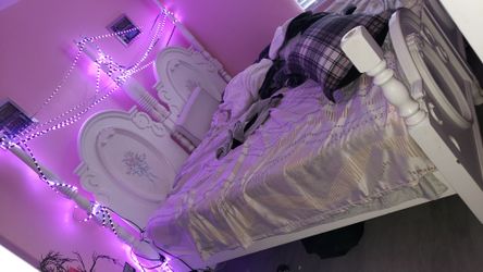 2 twins beds and night stand