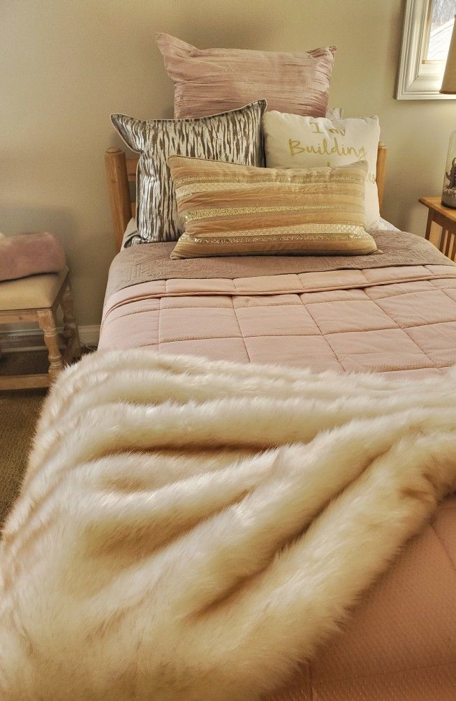 Twin Quilt, Euro Sham, Down Alt Blanket. And Faux Fur Blanket Set
