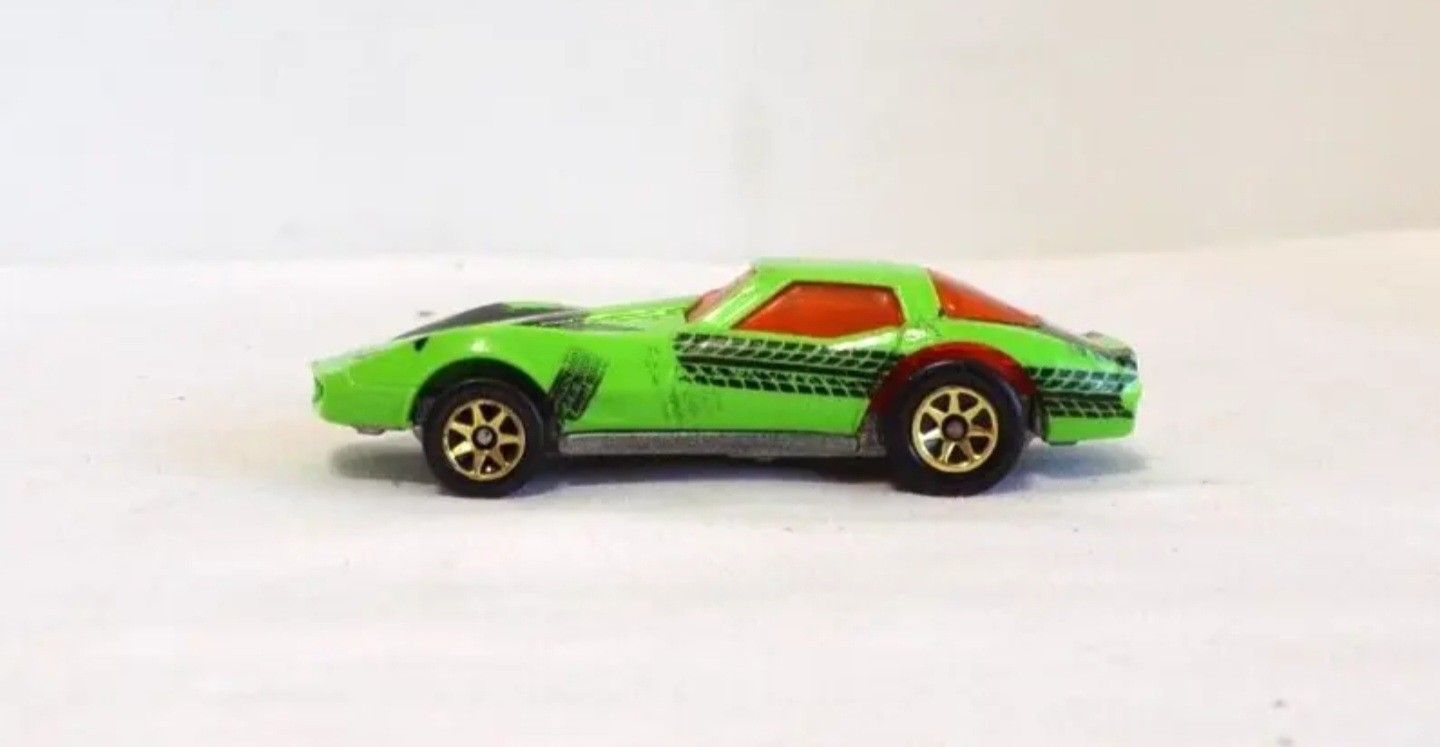 1975 Hot Wheels CORVETTE STINGRAY Green/Black W/Gold Rims 1/64 - Malaysia Mint