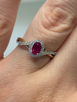 14K yellow gold natural ruby and diamonds beautiful ring 3g