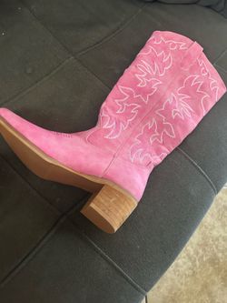 Pink cowgirl boots size 5.5