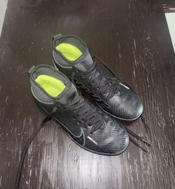 Nike Kids Indoor Shoes Size 1Y 