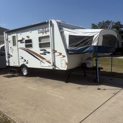 2010 Traler 19 Ft With 2 Pop Out Slide Like New 
