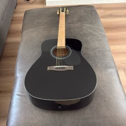 Yamaha Acoustic Guitar F335 Black Perfect Condition.