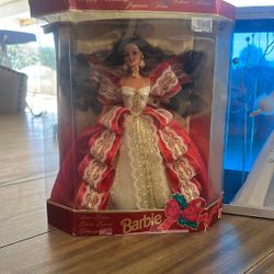 Happy Holidays Special Edition Barbie 1997 Green Eyes