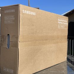 New  Samsung Essential Monitor S3 CURVE 🖥️