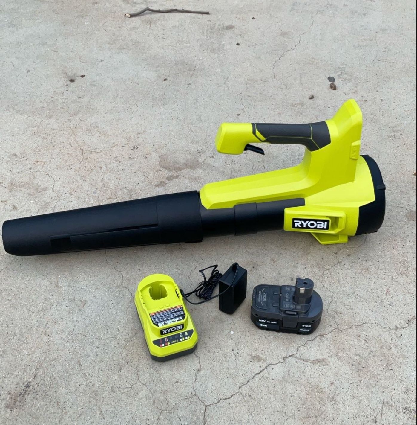 RYOBI ONE+ 18V 100 MPH 350 CFM Cordless Battery Variable Speed Jet Fan Leaf Blower with 4.0 Ah Battery and Charger