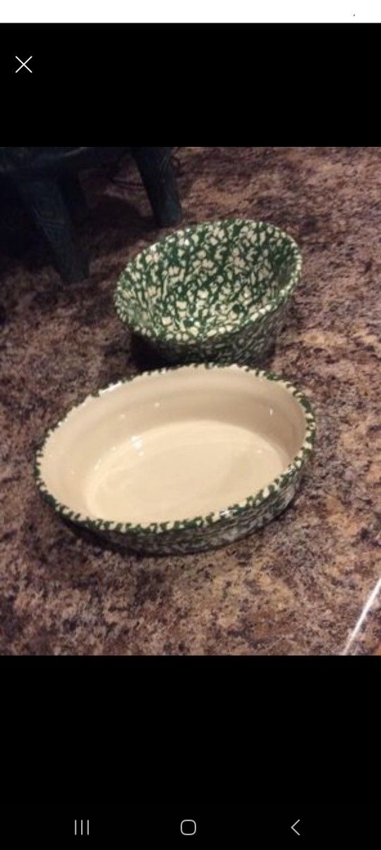 Vintage Green Spongeware Pottery.. 2 Pieces
Workshop of Gerald E. HENN... $15