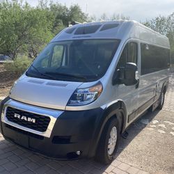 2022 Roadtrek Play SRT