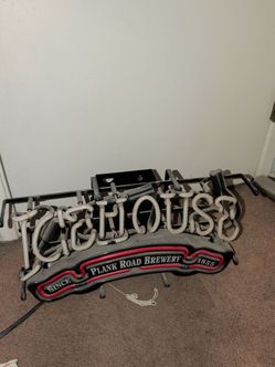 Neon Icehouse beer sign