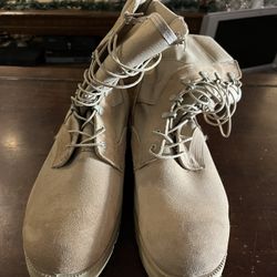 Vibram Boots Size 12