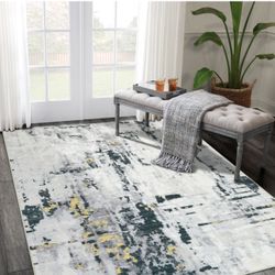 8/10 Brand New Modern Soft Rug 