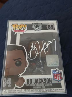 Bo Jackson autographed funko pop. Beckett certificate