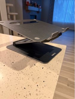 Nulaxy Adjustable Laptop Stand